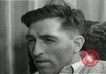 Immagine di Due uomini e un ragazzo di ascolto di una radio United States USA, 1935, secondo 52 filmato di repertorio 65675068712