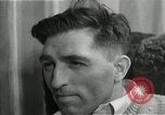Immagine di Due uomini e un ragazzo di ascolto di una radio United States USA, 1935, secondo 55 filmato di repertorio 65675068712