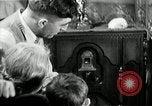 Standbild ein Radio United States USA, 1935, aus Sekunde 54 historischem Filmmaterial Videoclip 65675068713