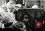 Standbild ein Radio United States USA, 1935, aus Sekunde 55 historischem Filmmaterial Videoclip 65675068713