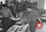 Standbild US Army University Study Center nach Zweiten Weltkrieg Frankreich, 1946, aus Sekunde 14 historischem Filmmaterial Videoclip 65675068737