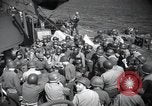 Standbild US-Truppen gingen in der Normandie am D-Day im Englischen Kanal, 1944, aus Sekunde 3 historischem Filmmaterial Videoclip 65675068759