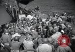 Standbild US-Truppen gingen in der Normandie am D-Day im Englischen Kanal, 1944, aus Sekunde 4 historischem Filmmaterial Videoclip 65675068759