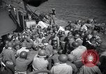 Standbild US-Truppen gingen in der Normandie am D-Day im Englischen Kanal, 1944, aus Sekunde 6 historischem Filmmaterial Videoclip 65675068759