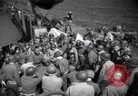 Standbild US-Truppen gingen in der Normandie am D-Day im Englischen Kanal, 1944, aus Sekunde 8 historischem Filmmaterial Videoclip 65675068759