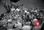 Standbild US-Truppen gingen in der Normandie am D-Day im Englischen Kanal, 1944, aus Sekunde 9 historischem Filmmaterial Videoclip 65675068759