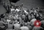 Standbild US-Truppen gingen in der Normandie am D-Day im Englischen Kanal, 1944, aus Sekunde 14 historischem Filmmaterial Videoclip 65675068759