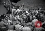 Standbild US-Truppen gingen in der Normandie am D-Day im Englischen Kanal, 1944, aus Sekunde 15 historischem Filmmaterial Videoclip 65675068759