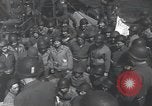 Standbild US-Truppen gingen in der Normandie am D-Day im Englischen Kanal, 1944, aus Sekunde 19 historischem Filmmaterial Videoclip 65675068759
