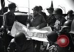 Standbild US-Truppen gingen in der Normandie am D-Day im Englischen Kanal, 1944, aus Sekunde 22 historischem Filmmaterial Videoclip 65675068759