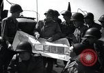 Standbild US-Truppen gingen in der Normandie am D-Day im Englischen Kanal, 1944, aus Sekunde 24 historischem Filmmaterial Videoclip 65675068759