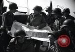 Standbild US-Truppen gingen in der Normandie am D-Day im Englischen Kanal, 1944, aus Sekunde 27 historischem Filmmaterial Videoclip 65675068759