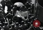 Standbild US-Truppen gingen in der Normandie am D-Day im Englischen Kanal, 1944, aus Sekunde 37 historischem Filmmaterial Videoclip 65675068759