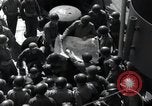 Standbild US-Truppen gingen in der Normandie am D-Day im Englischen Kanal, 1944, aus Sekunde 38 historischem Filmmaterial Videoclip 65675068759