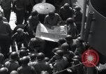 Standbild US-Truppen gingen in der Normandie am D-Day im Englischen Kanal, 1944, aus Sekunde 47 historischem Filmmaterial Videoclip 65675068759