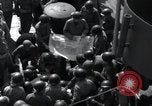 Standbild US-Truppen gingen in der Normandie am D-Day im Englischen Kanal, 1944, aus Sekunde 52 historischem Filmmaterial Videoclip 65675068759
