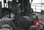 Standbild US-Truppen gingen in der Normandie am D-Day im Englischen Kanal, 1944, aus Sekunde 55 historischem Filmmaterial Videoclip 65675068759