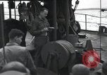 Standbild US-Truppen gingen in der Normandie am D-Day im Englischen Kanal, 1944, aus Sekunde 56 historischem Filmmaterial Videoclip 65675068759