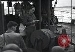Standbild US-Truppen gingen in der Normandie am D-Day im Englischen Kanal, 1944, aus Sekunde 57 historischem Filmmaterial Videoclip 65675068759