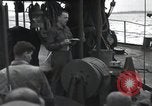 Standbild US-Truppen gingen in der Normandie am D-Day im Englischen Kanal, 1944, aus Sekunde 58 historischem Filmmaterial Videoclip 65675068759