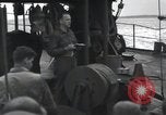 Standbild US-Truppen gingen in der Normandie am D-Day im Englischen Kanal, 1944, aus Sekunde 60 historischem Filmmaterial Videoclip 65675068759