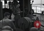 Standbild US-Truppen gingen in der Normandie am D-Day im Englischen Kanal, 1944, aus Sekunde 62 historischem Filmmaterial Videoclip 65675068759