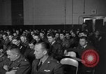 Standbild Briefing-sitzungen Vereinigtes Königreich, 1953, aus Sekunde 16 historischem Filmmaterial Videoclip 65675068762