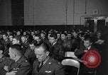Standbild Briefing-sitzungen Vereinigtes Königreich, 1953, aus Sekunde 19 historischem Filmmaterial Videoclip 65675068762