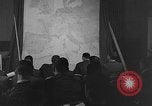 Standbild Briefing-sitzungen Vereinigtes Königreich, 1953, aus Sekunde 48 historischem Filmmaterial Videoclip 65675068762