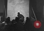 Standbild Briefing-sitzungen Vereinigtes Königreich, 1953, aus Sekunde 49 historischem Filmmaterial Videoclip 65675068762