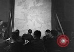 Standbild Briefing-sitzungen Vereinigtes Königreich, 1953, aus Sekunde 53 historischem Filmmaterial Videoclip 65675068762