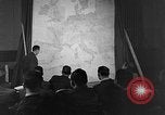 Standbild Briefing-sitzungen Vereinigtes Königreich, 1953, aus Sekunde 54 historischem Filmmaterial Videoclip 65675068762