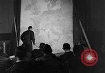 Standbild Briefing-sitzungen Vereinigtes Königreich, 1953, aus Sekunde 55 historischem Filmmaterial Videoclip 65675068762
