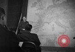 Standbild Briefing-sitzungen Vereinigtes Königreich, 1953, aus Sekunde 62 historischem Filmmaterial Videoclip 65675068762