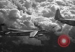 Standbild B-47 Stratojet Vereinigtes Königreich, 1953, aus Sekunde 56 historischem Filmmaterial Videoclip 65675068766