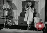 Image designer Fashions by Dior et Bohan Paris France, 1955, de la seconde 8 séquences d'archives historiques vidéo 65675068828