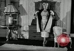 Image designer Fashions by Dior et Bohan Paris France, 1955, de la seconde 9 séquences d'archives historiques vidéo 65675068828