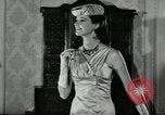 Image designer Fashions by Dior et Bohan Paris France, 1955, de la seconde 20 séquences d'archives historiques vidéo 65675068828