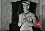 Image designer Fashions by Dior et Bohan Paris France, 1955, de la seconde 23 séquences d'archives historiques vidéo 65675068828