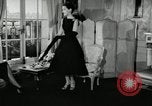 Image designer Fashions by Dior et Bohan Paris France, 1955, de la seconde 25 séquences d'archives historiques vidéo 65675068828