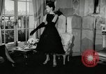 Image designer Fashions by Dior et Bohan Paris France, 1955, de la seconde 27 séquences d'archives historiques vidéo 65675068828