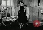 Image designer Fashions by Dior et Bohan Paris France, 1955, de la seconde 36 séquences d'archives historiques vidéo 65675068828