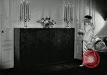 Image designer Fashions by Dior et Bohan Paris France, 1955, de la seconde 38 séquences d'archives historiques vidéo 65675068828
