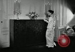 Image designer Fashions by Dior et Bohan Paris France, 1955, de la seconde 39 séquences d'archives historiques vidéo 65675068828