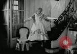 Image designer Fashions by Dior et Bohan Paris France, 1955, de la seconde 53 séquences d'archives historiques vidéo 65675068828