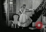Image designer Fashions by Dior et Bohan Paris France, 1955, de la seconde 57 séquences d'archives historiques vidéo 65675068828