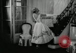 Image designer Fashions by Dior et Bohan Paris France, 1955, de la seconde 58 séquences d'archives historiques vidéo 65675068828