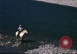 Image Pêche à partir de l'homme Jackson Wyoming USA, 1960, de la seconde 12 séquences d'archives historiques vidéo 65675068832