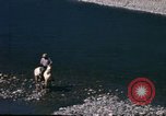 Image Pêche à partir de l'homme Jackson Wyoming USA, 1960, de la seconde 13 séquences d'archives historiques vidéo 65675068832
