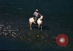 Image Pêche à partir de l'homme Jackson Wyoming USA, 1960, de la seconde 15 séquences d'archives historiques vidéo 65675068832